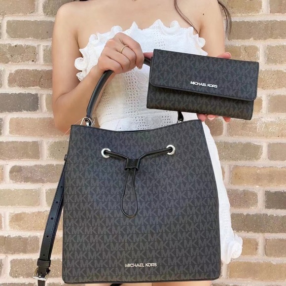 Michael Kors Handbags - Bundle💕NWT Michael Kors Handbag & Wallet